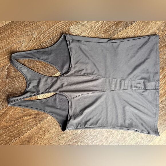 Under Armour Racer Tank Heatgear
Racer Tank Top - Womens size M - Harbo… - Picture 13 of 16